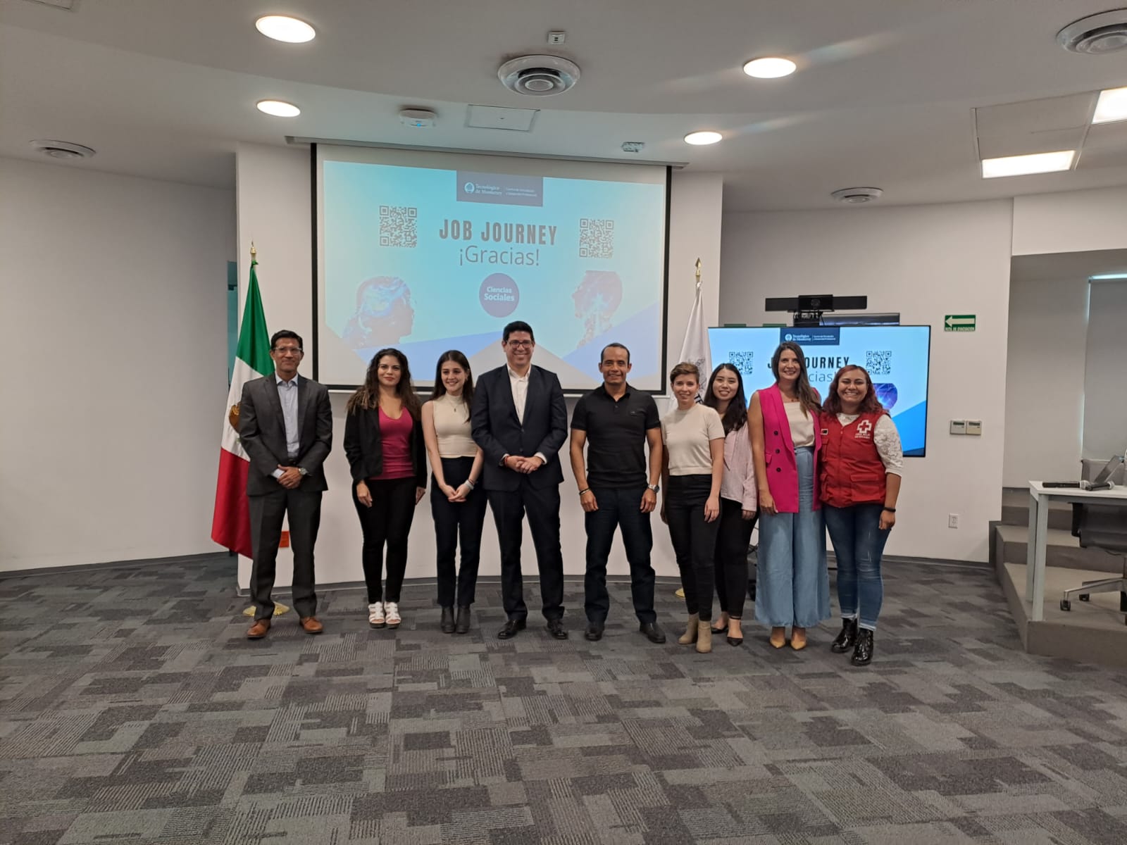 ¿Cómo adentrarte en la búsqueda de tu primer empleo? – Oficial de Programa DIA participa en actividad de networking con estudiantes universitarios 
