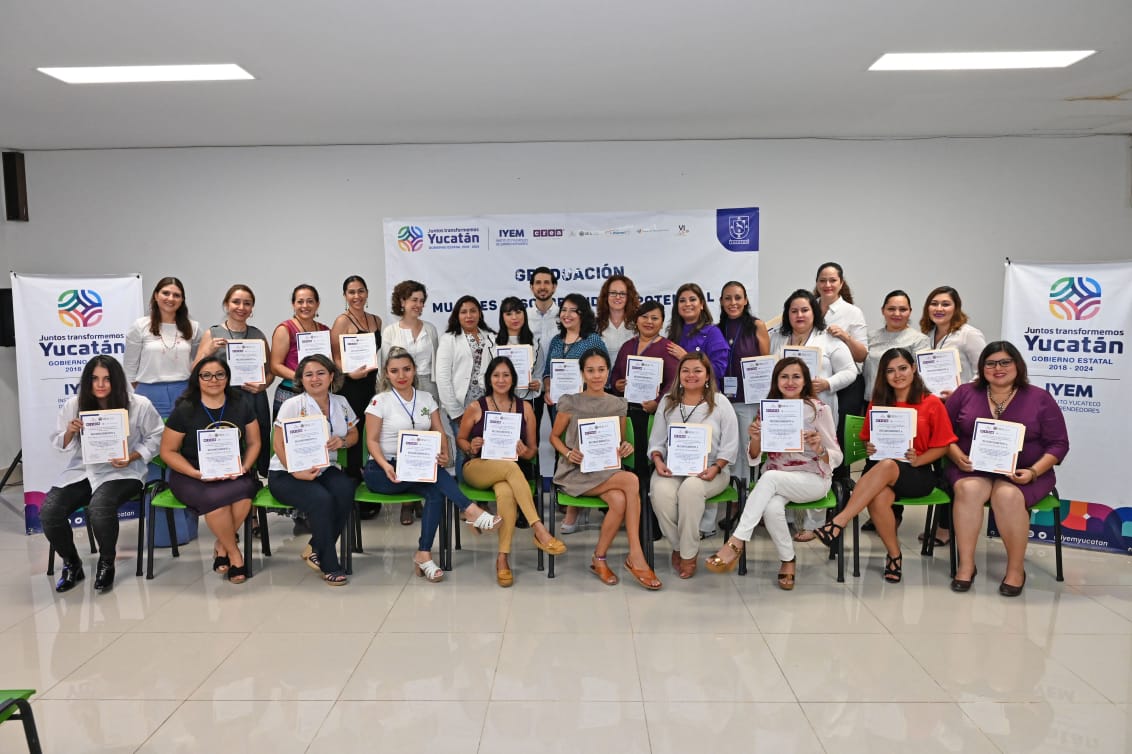 “Women discovering their potential” graduated 23 women from Yucatan