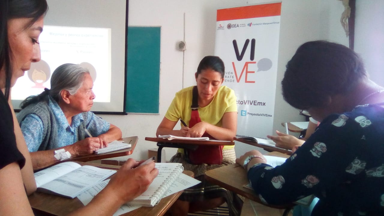 Mujeres en capacitación de Proyecto VIVE