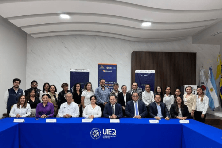 La UTEQ presentó el Proyecto POETA DigiSpark 2025 al nuevo rector